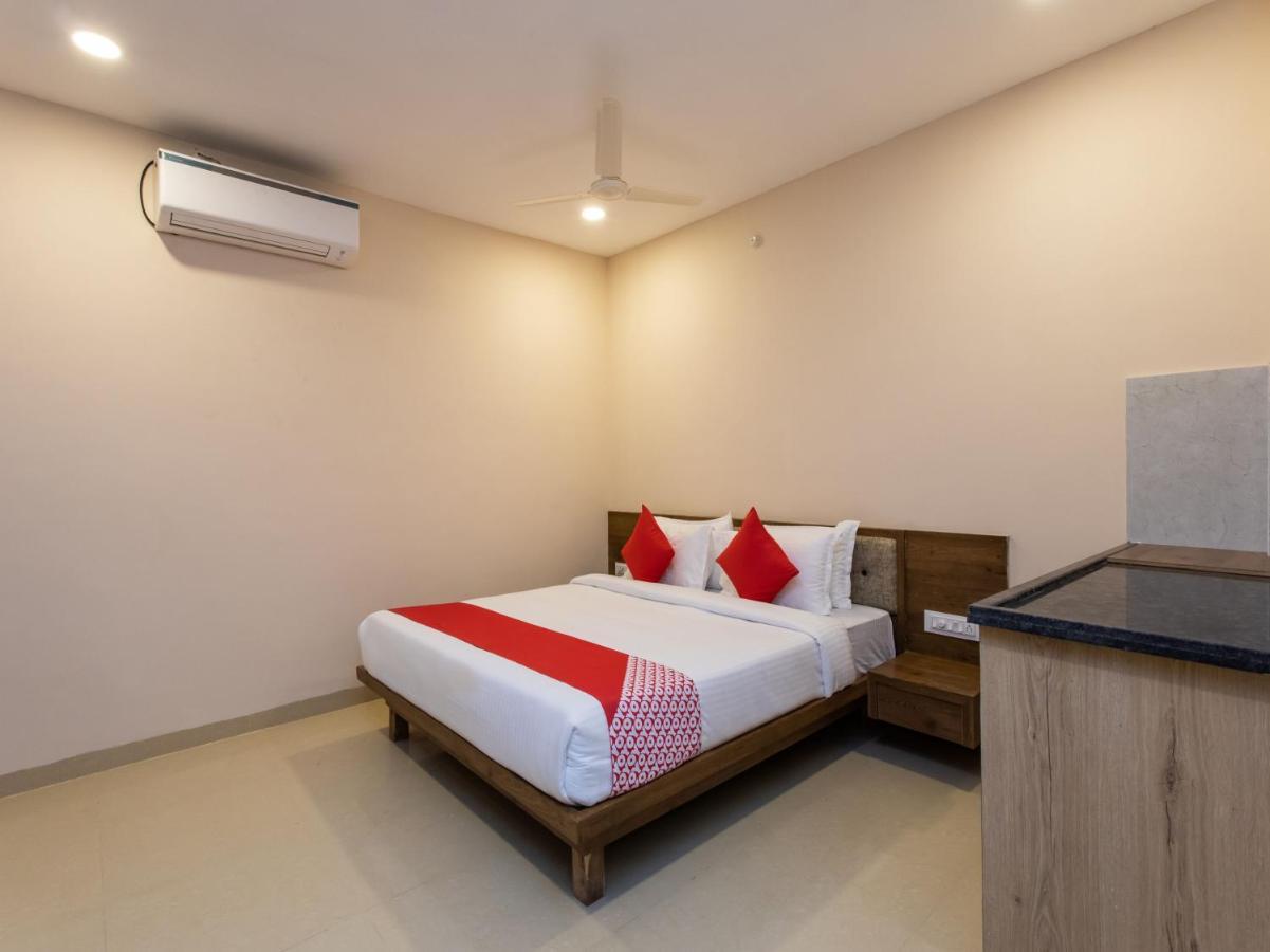 Hotel Oyo 10439 The Castle New Delhi