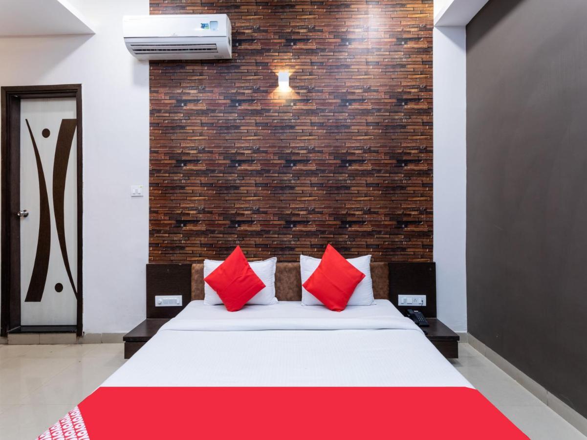 Oyo 10439 The Castle 3* New Delhi