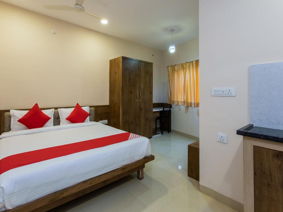 Hotel Oyo 10439 The Castle 3*
