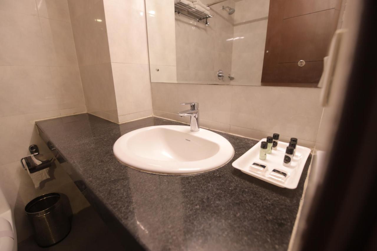 Airport Bollywood Paradise Hotel 4*
