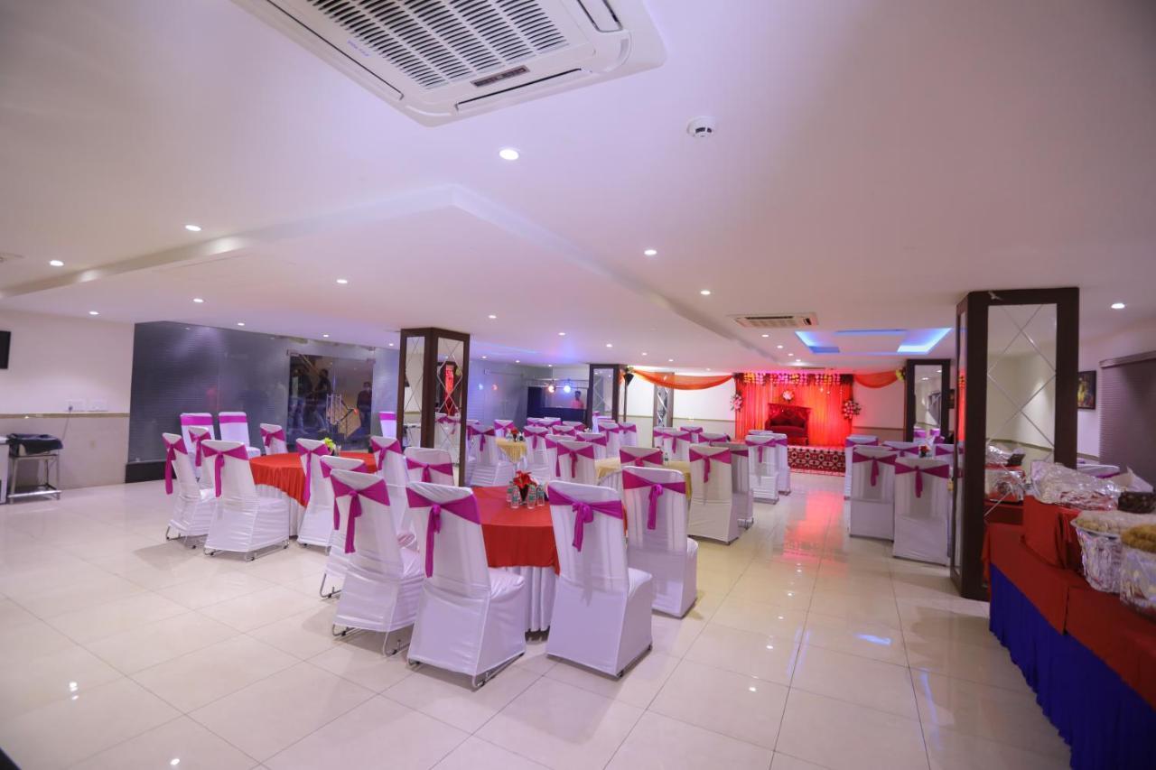 Airport Bollywood Paradise Hotel 4*