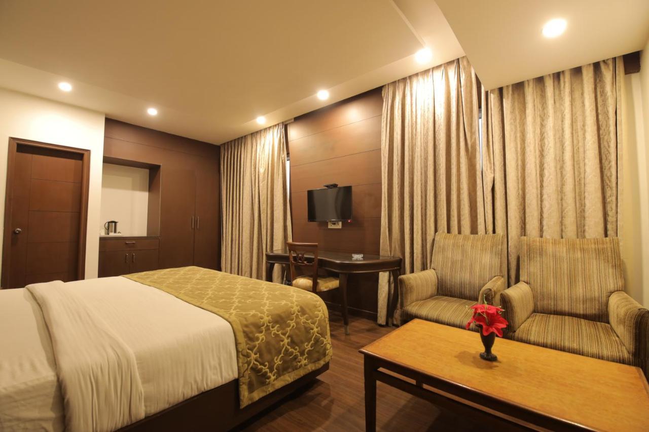 Hotel Airport Bollywood Paradise New Delhi