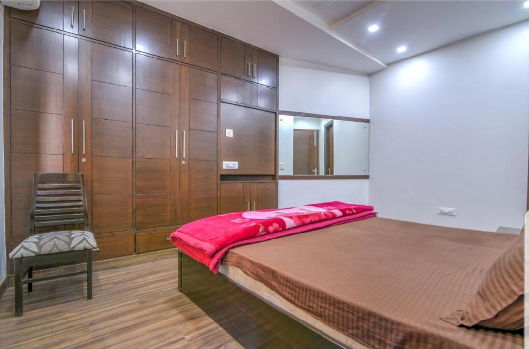 Apartment Ideal 3bhk Apartment!downtown New Delhi