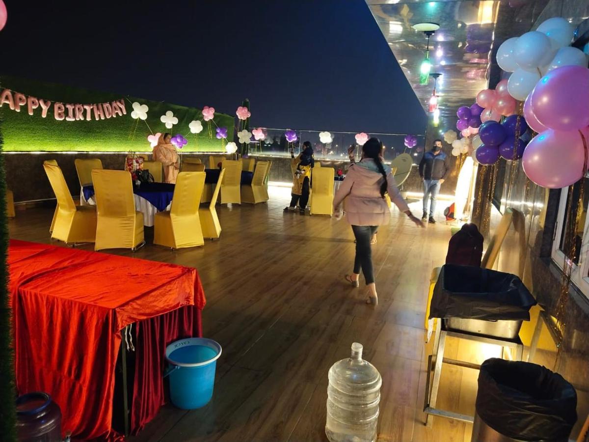Airport Bollywood Paradise New Delhi