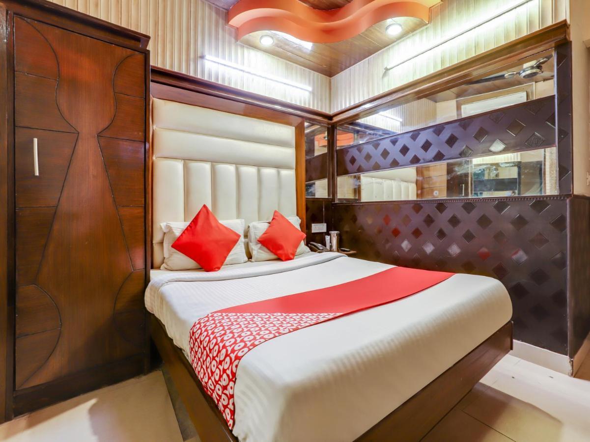 Oyo 27156 Roma Dx Hotel 3*