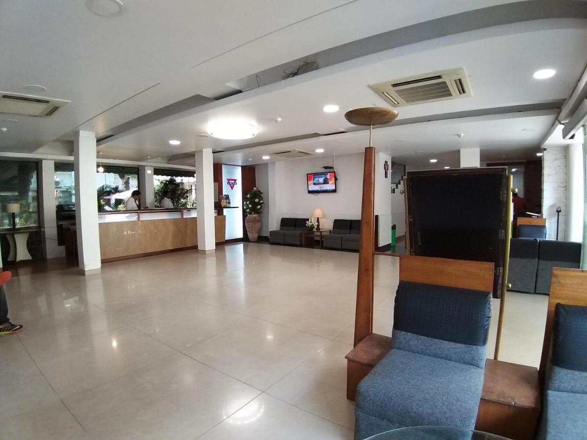 Ymca Tourist Hostel *