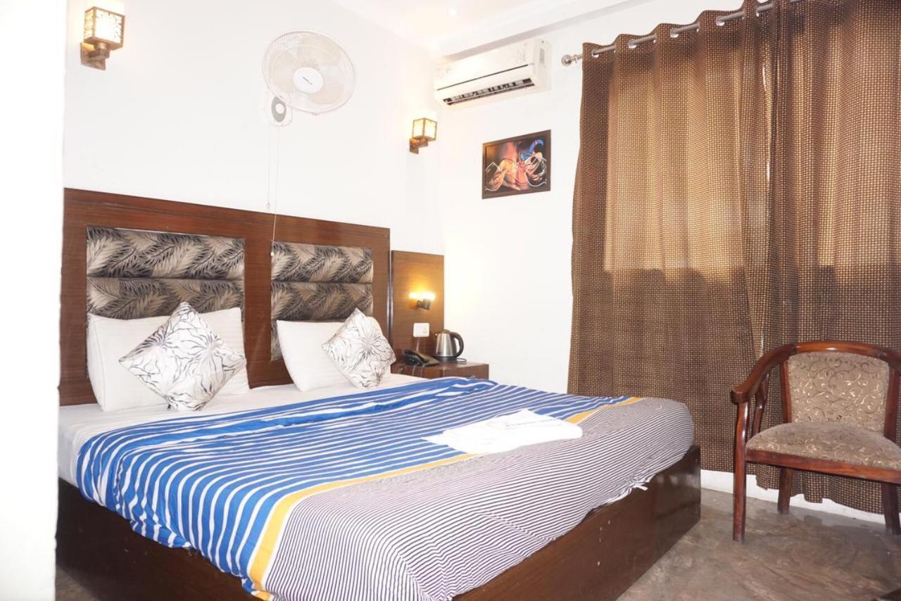 Red Blu Hotel New Delhi