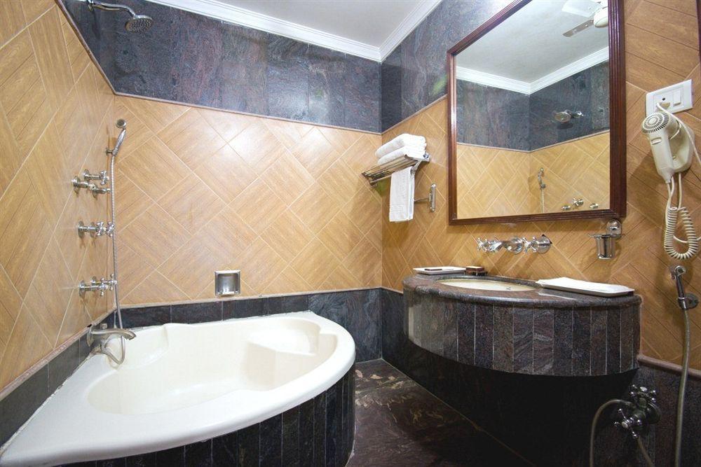 Hotel Sunstar Grand 3*