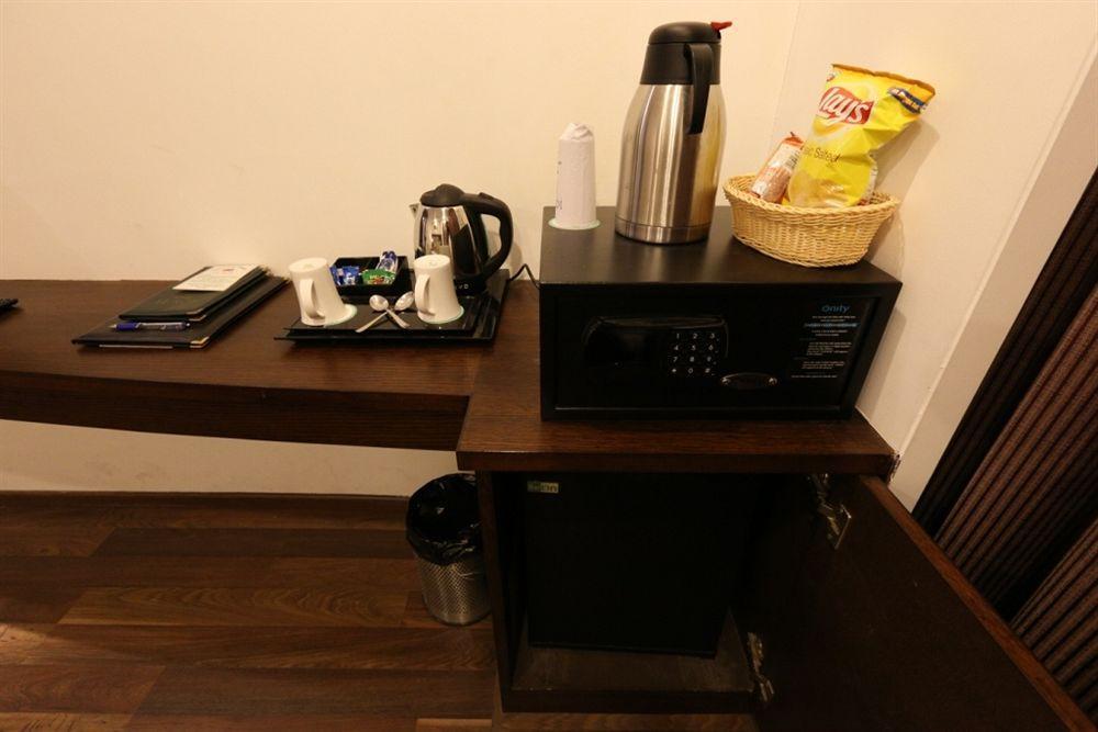 Le Roi Near Railway Station Hotel 3*