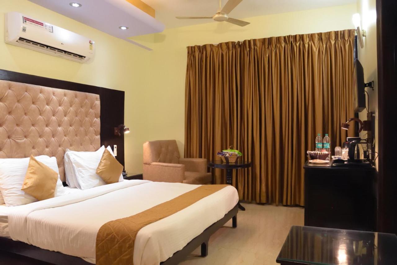 Hotel Sumedha Premium 3*