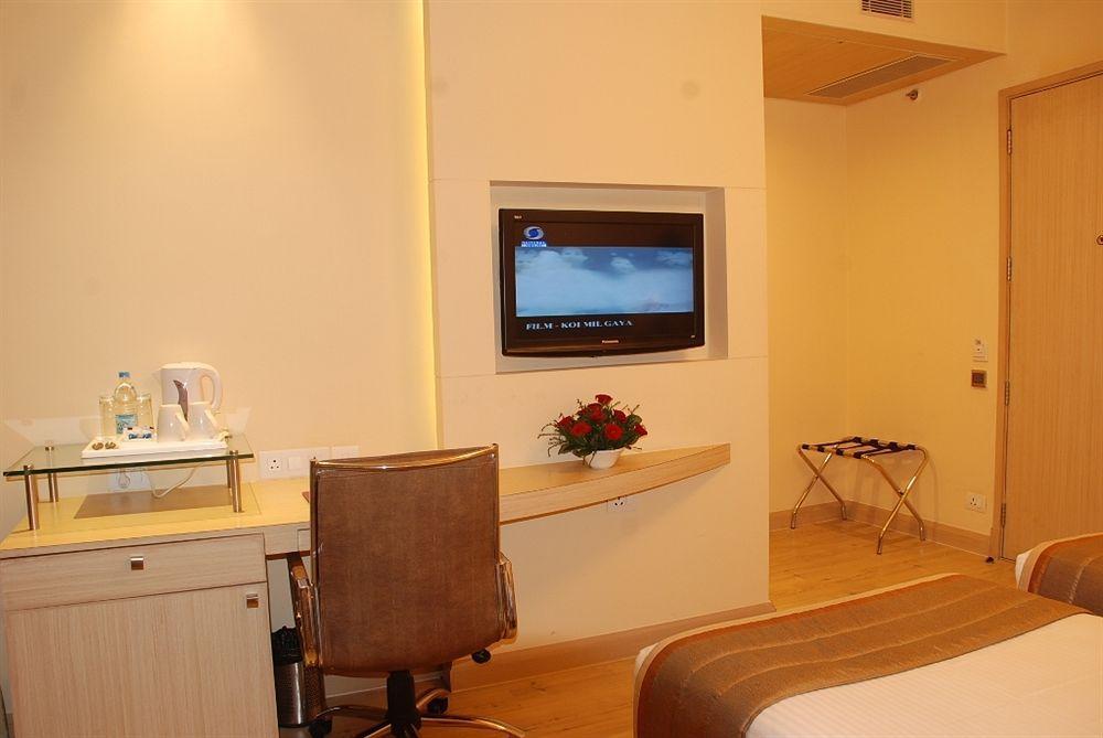Sarovar Portico Naraina, 3* New Delhi
