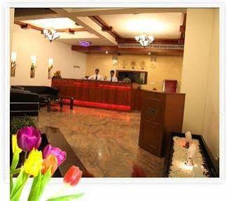 Airport Le Seasons Hotel 4*