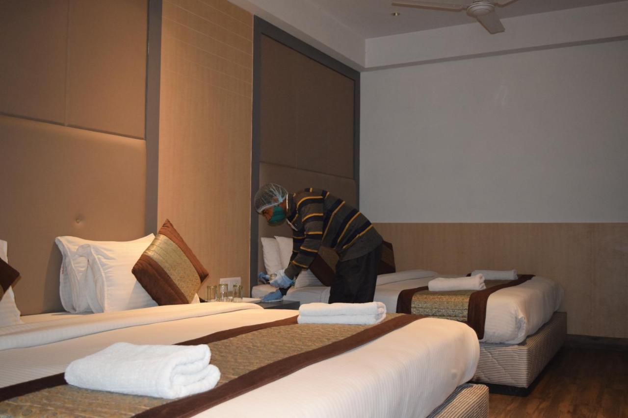 Superb 5 Mins Walk From Station 3* New Delhi