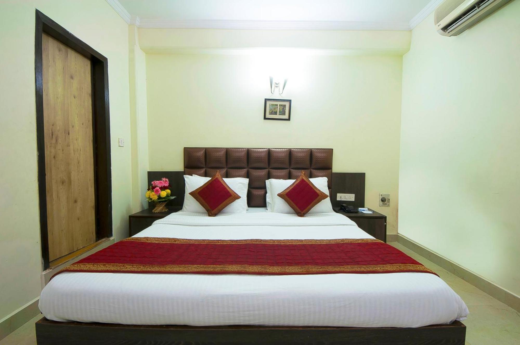 Hotel Capital O 2382 White House Continental Delhi (National Capital Territory of India)