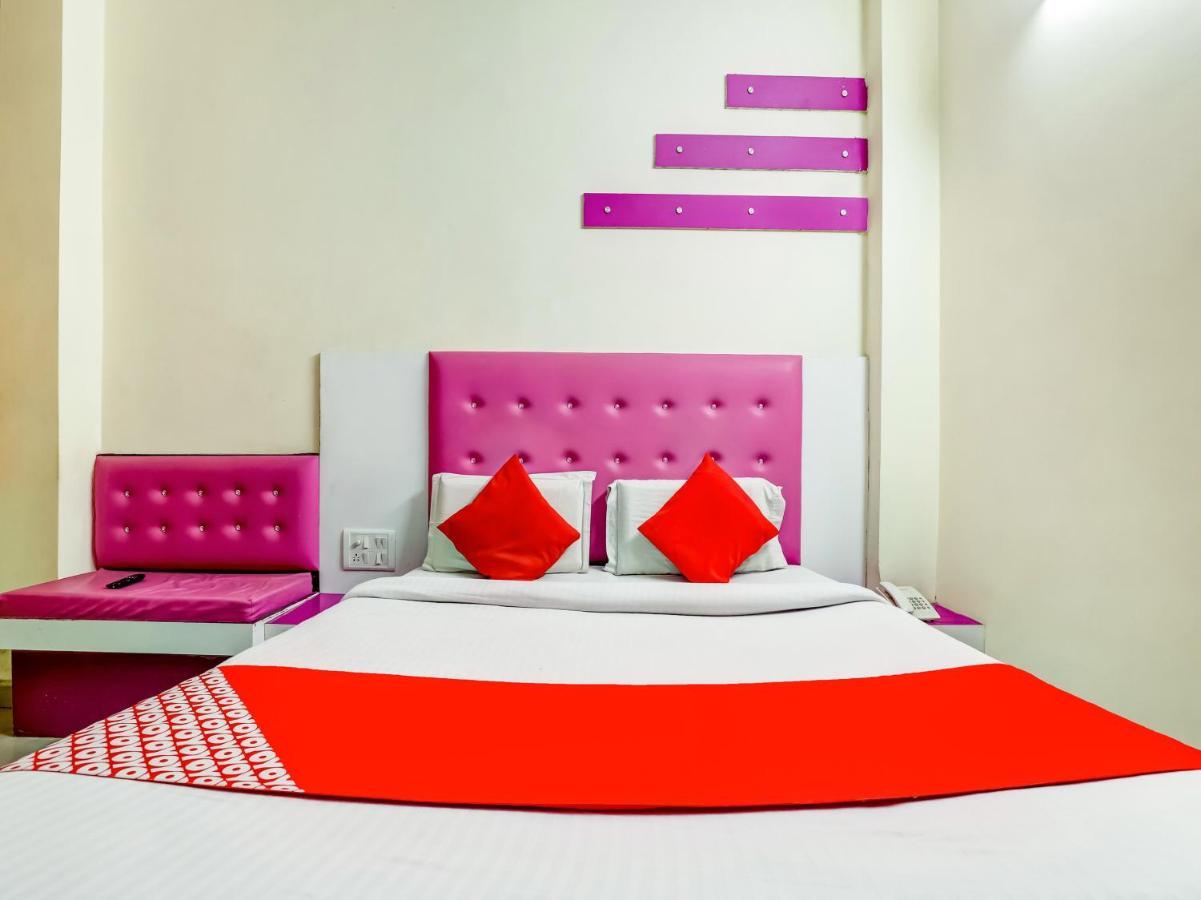 Oyo 75948 Tushar Continental Hotel