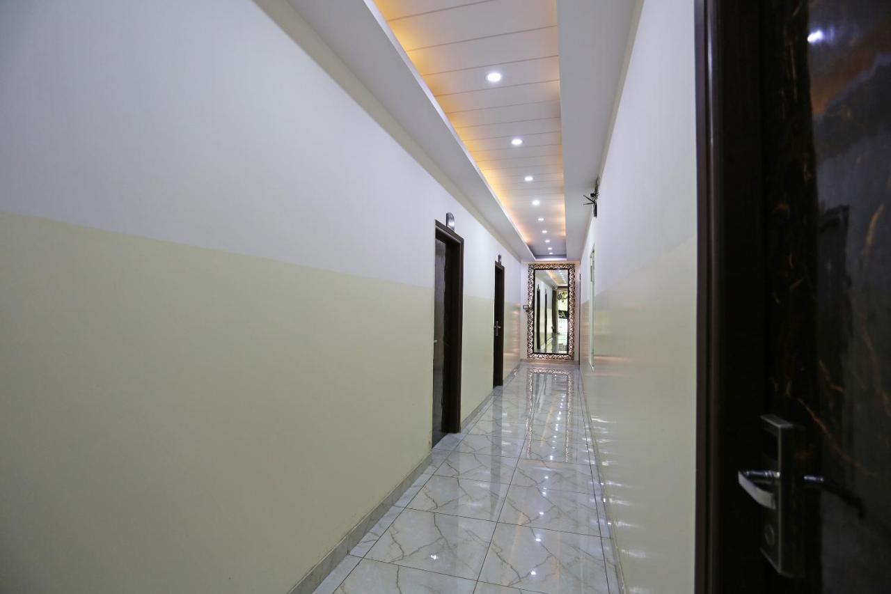 Hotel Capital O 5409 Airport T1 3*