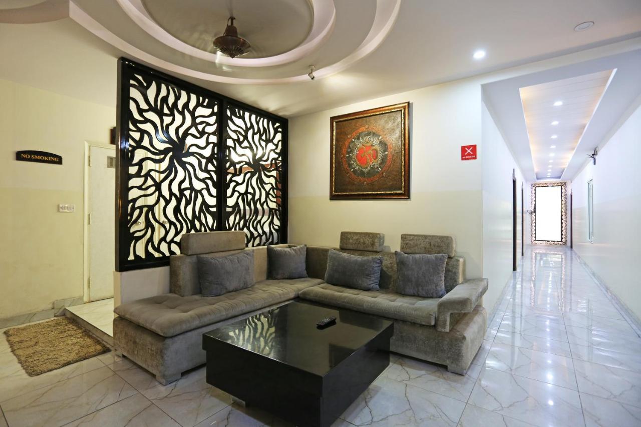 Hotel Capital O 5409 Airport T1 3*