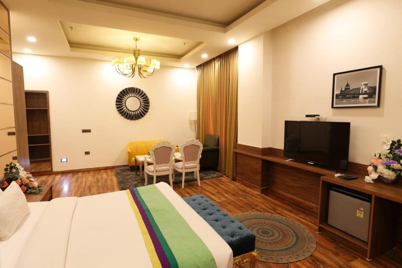Hotel Tivoli Lawrence Road New Delhi