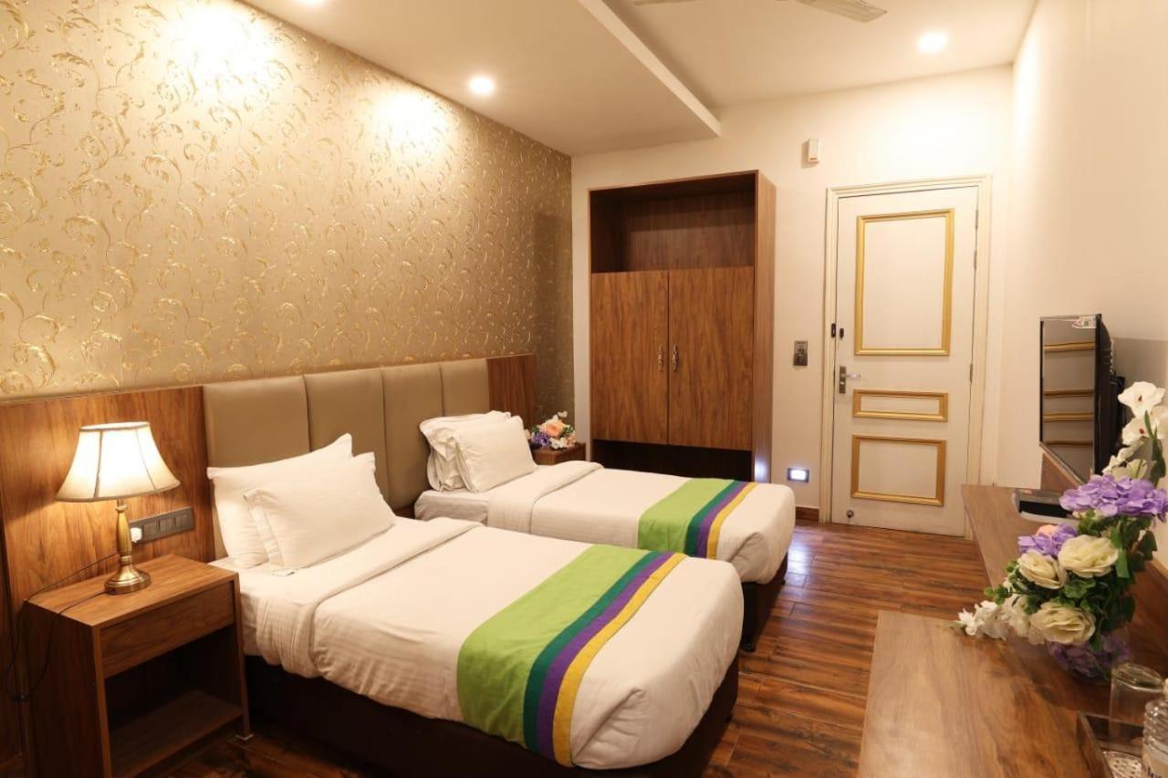 Tivoli Lawrence Road 3*