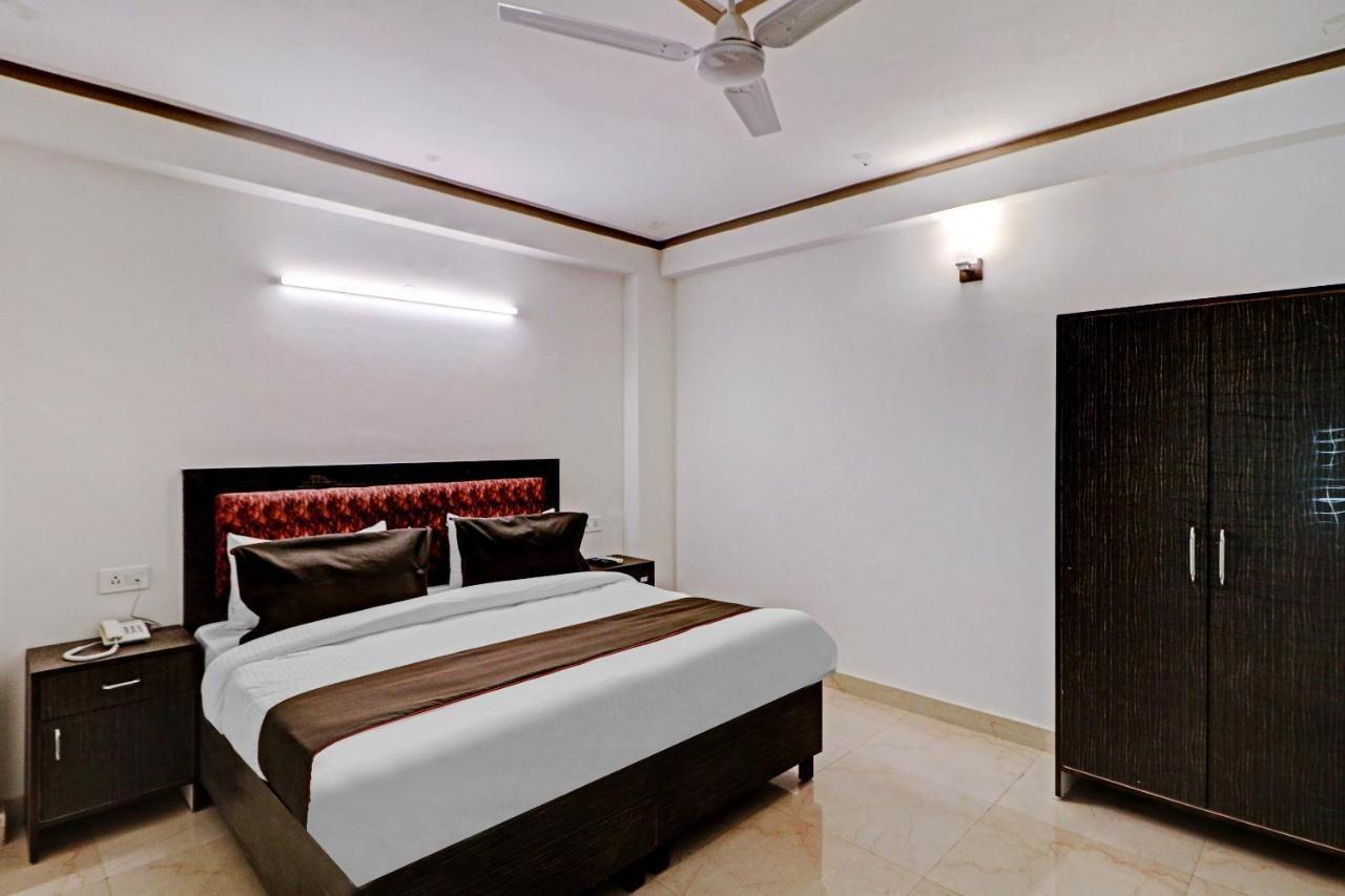 Collection O 81326 Dolphin Hotel New Delhi