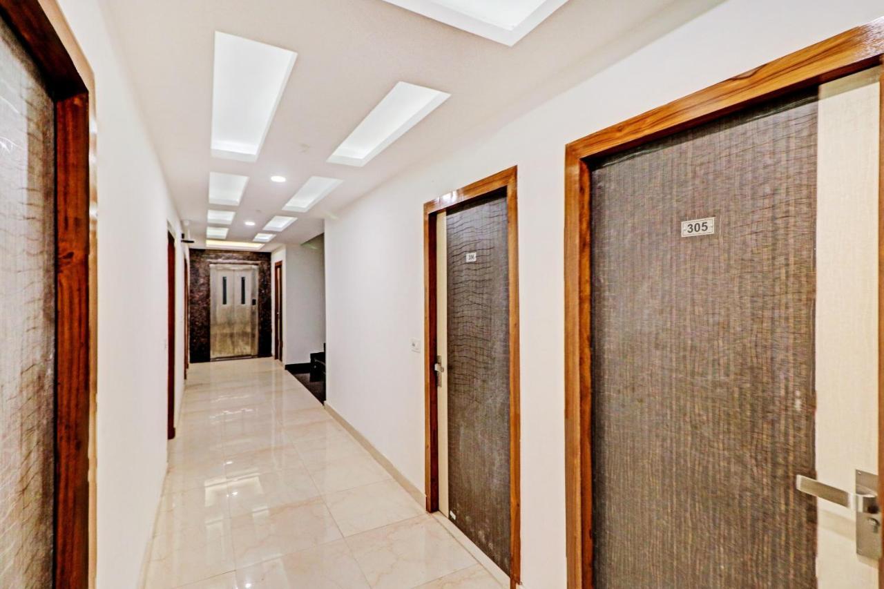 Hotel Collection O 81326 Dolphin New Delhi