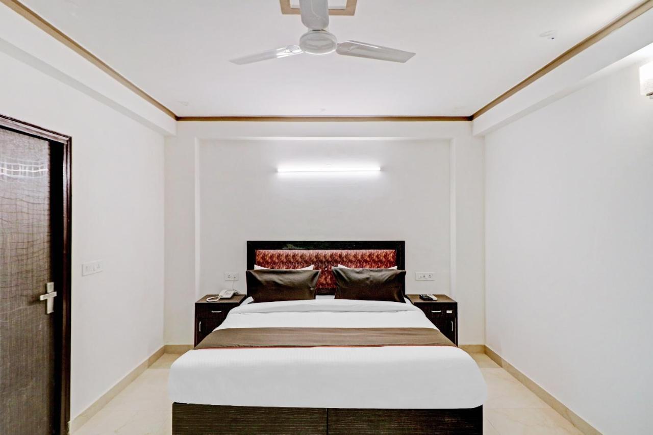 Hotel Collection O 81326 Dolphin New Delhi