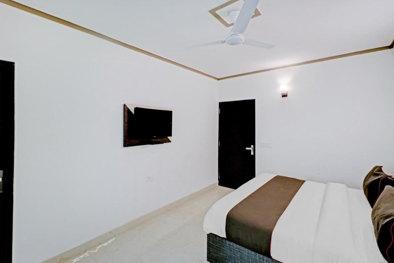 Collection O 81326 Dolphin New Delhi