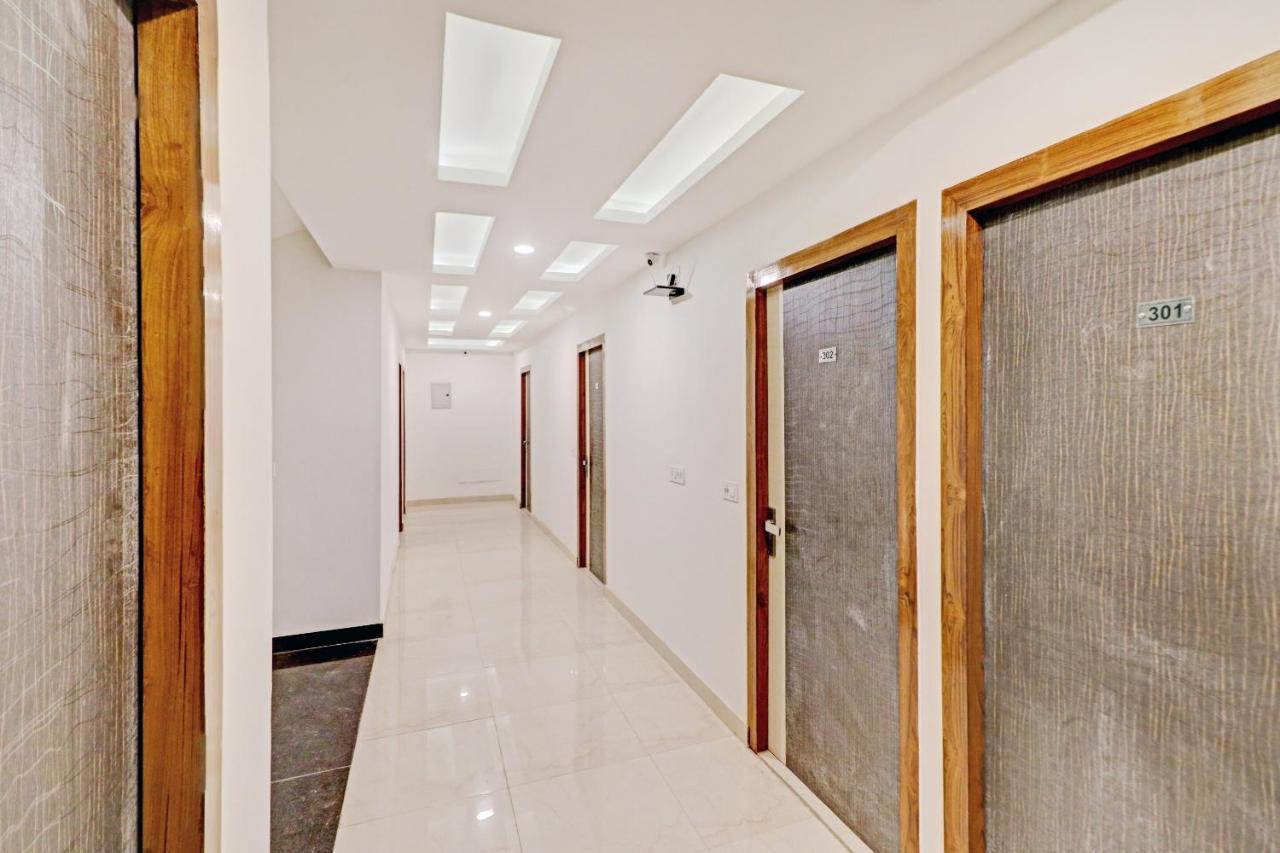 Hotel Collection O 81326 Dolphin New Delhi