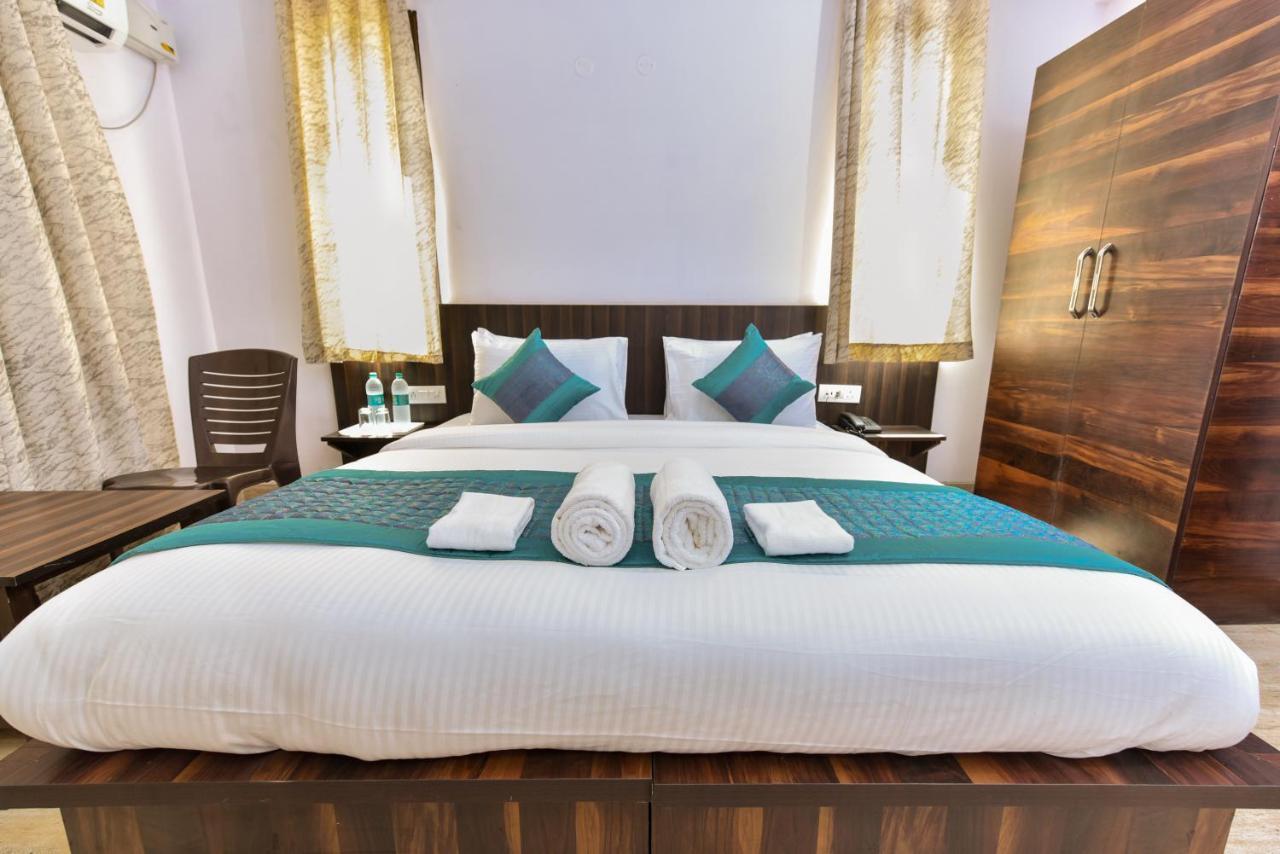 Gray Saffron - Near Rohini Sector 18, 19 Metro Station Hotel New Delhi
