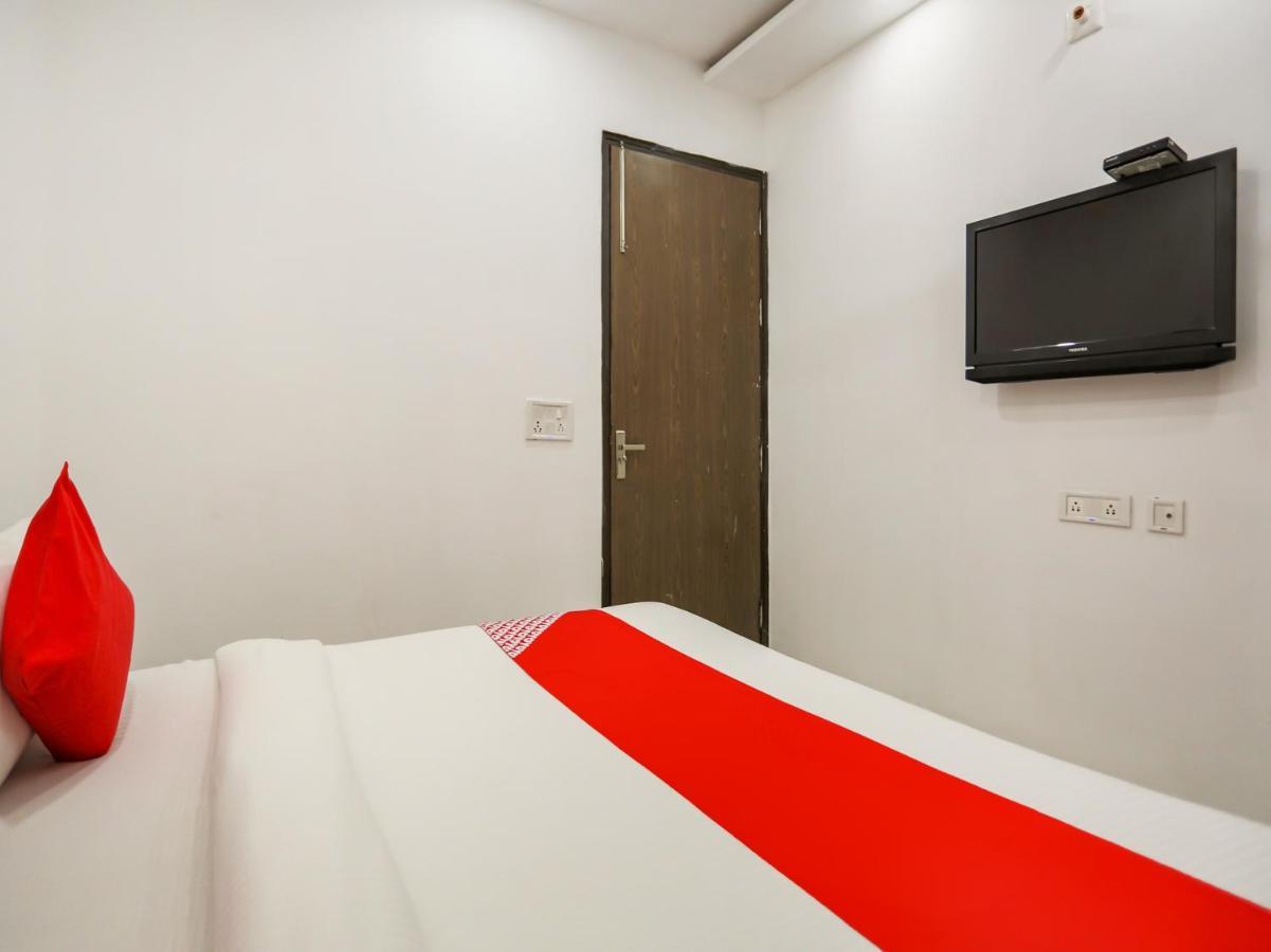 Oyo 74279 Prime Rohini Hotel