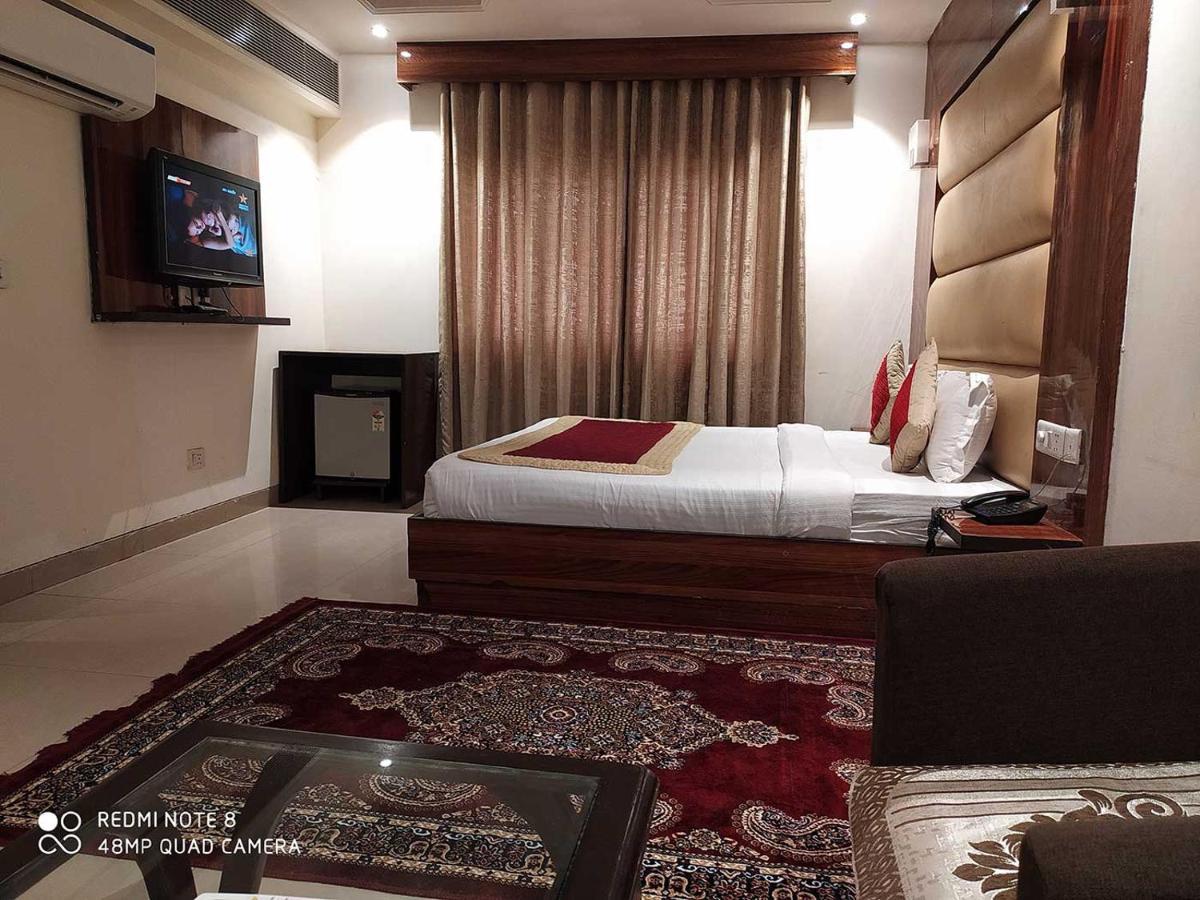 Hotel The Impress Near Delhi Airport