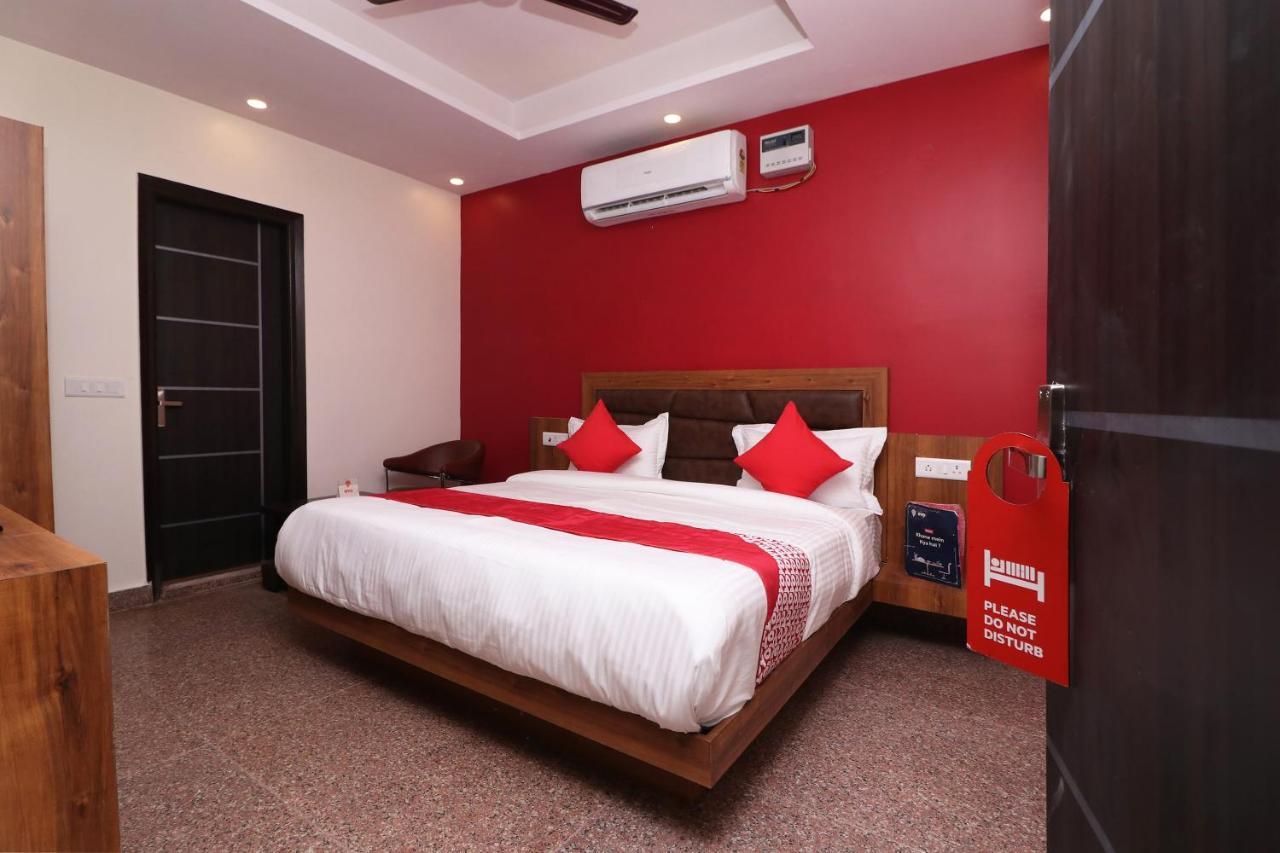 Oyo 36848 Embellish New Delhi
