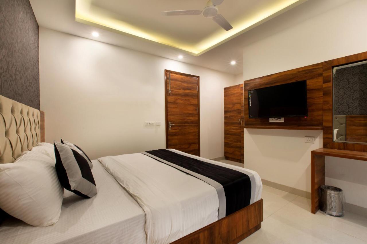 Hotel White & Blue 4* New Delhi