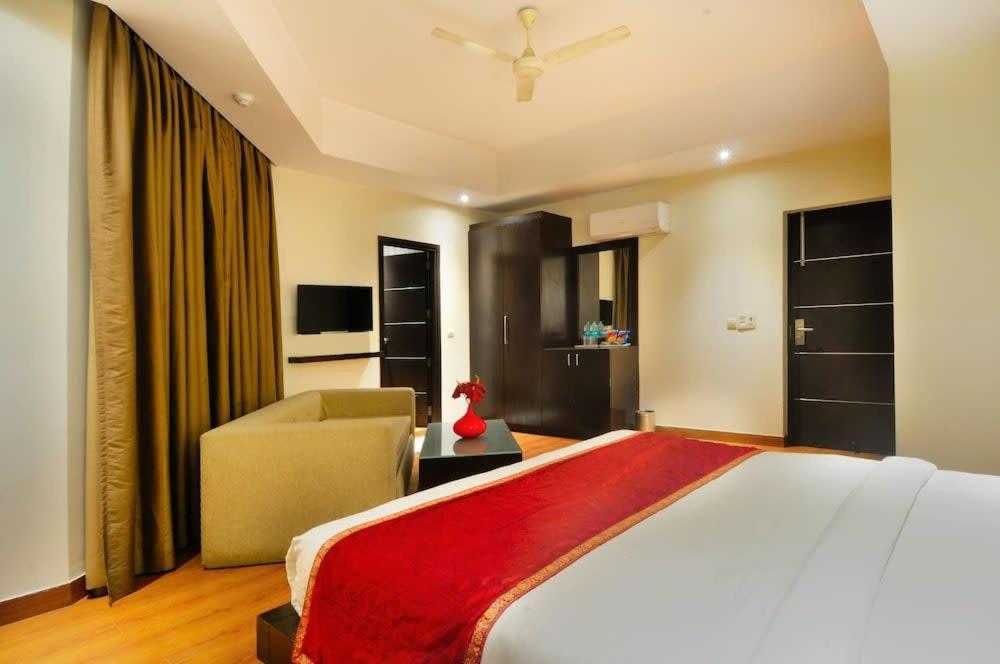 Zenith Mahipalpur - Free Parking 4* New Delhi