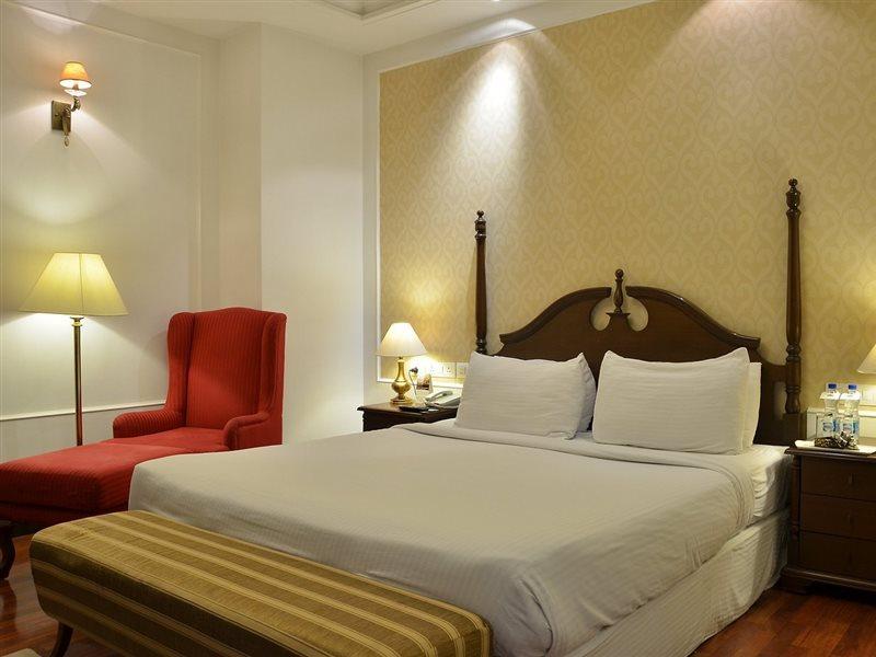 Resort Country & By Radisson, Delhi Satbari