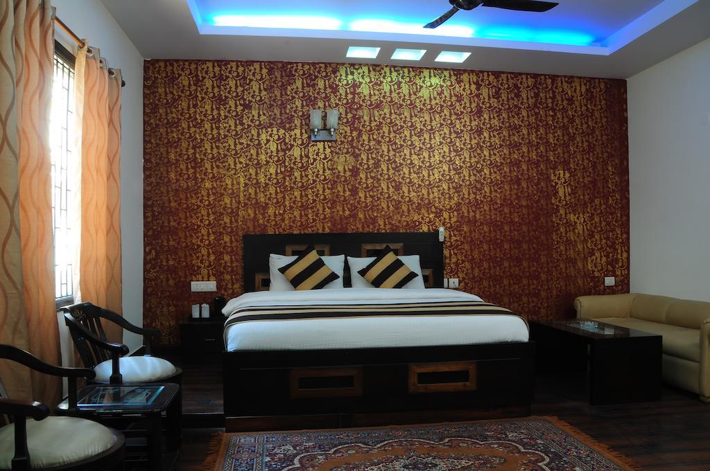 Airport Daya Capitol Hotel 4*