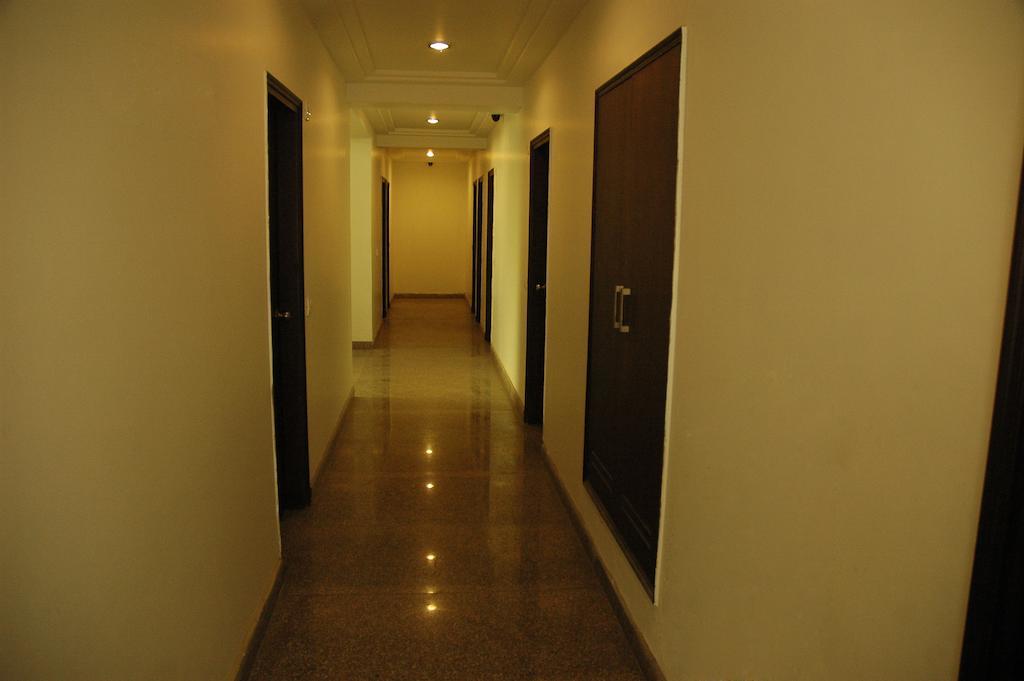Airport Daya Capitol Hotel 4*