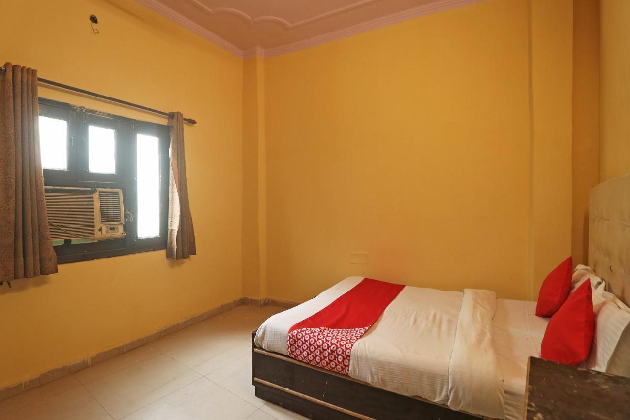 Oyo 26796 Nikunj Hotel New Delhi