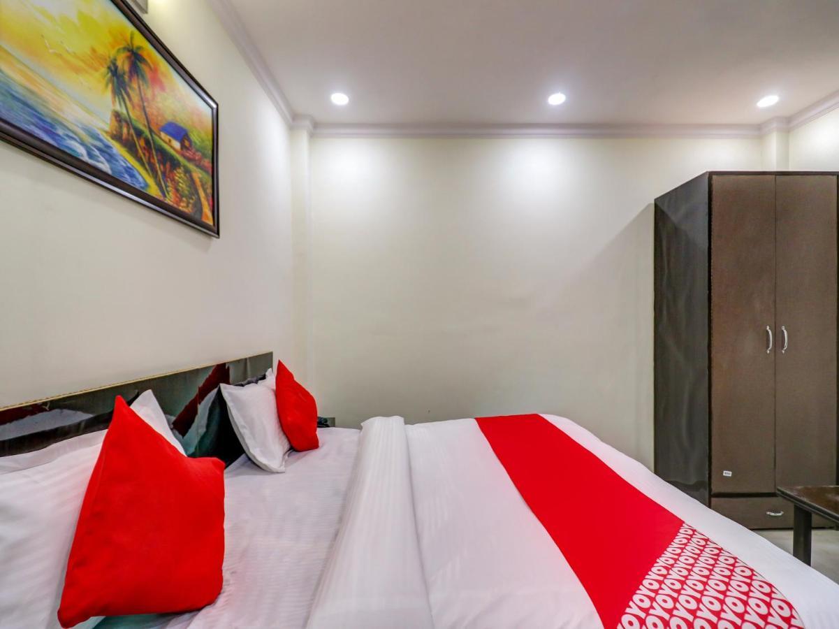 Oyo 77353 Tom & Jerry New Delhi