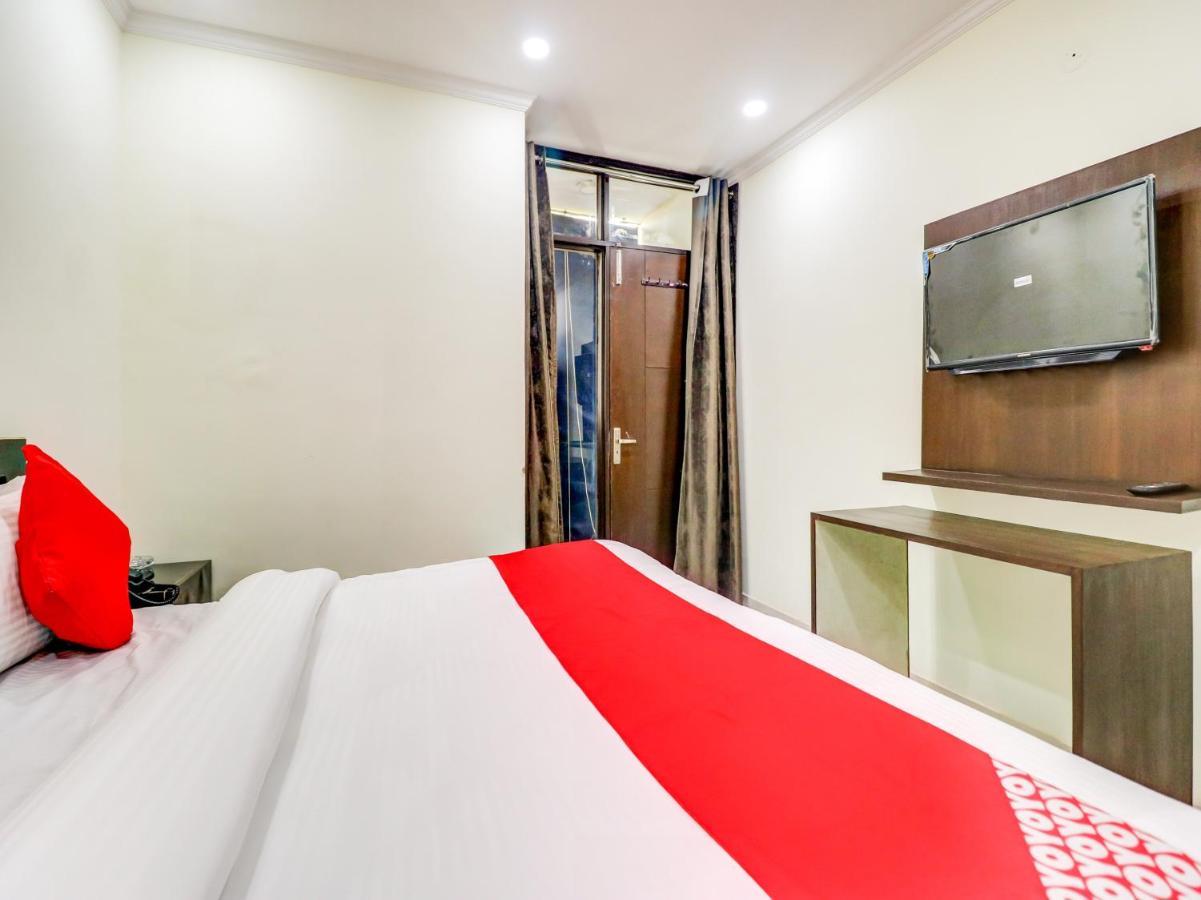 Hotel Oyo 77353 Tom & Jerry New Delhi