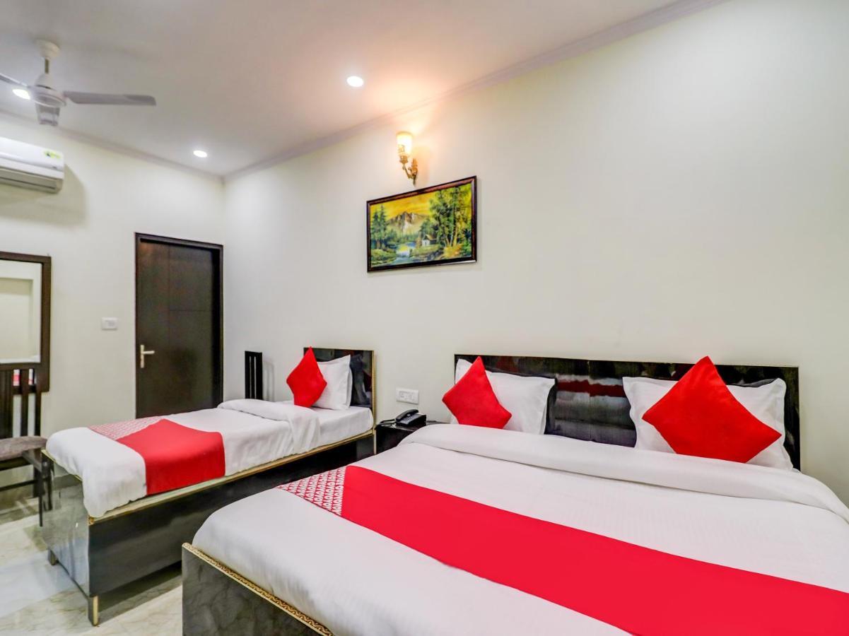 Oyo 77353 Tom & Jerry Hotel New Delhi