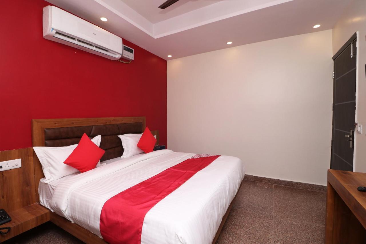 Oyo 36848 Embellish New Delhi