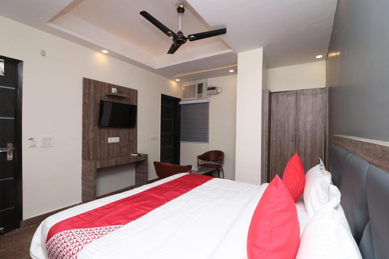 Oyo 36848 Embellish Hotel New Delhi