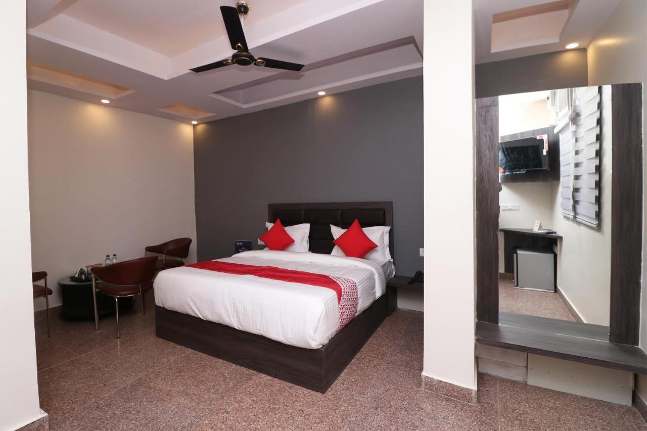 Oyo 36848 Embellish Hotel New Delhi