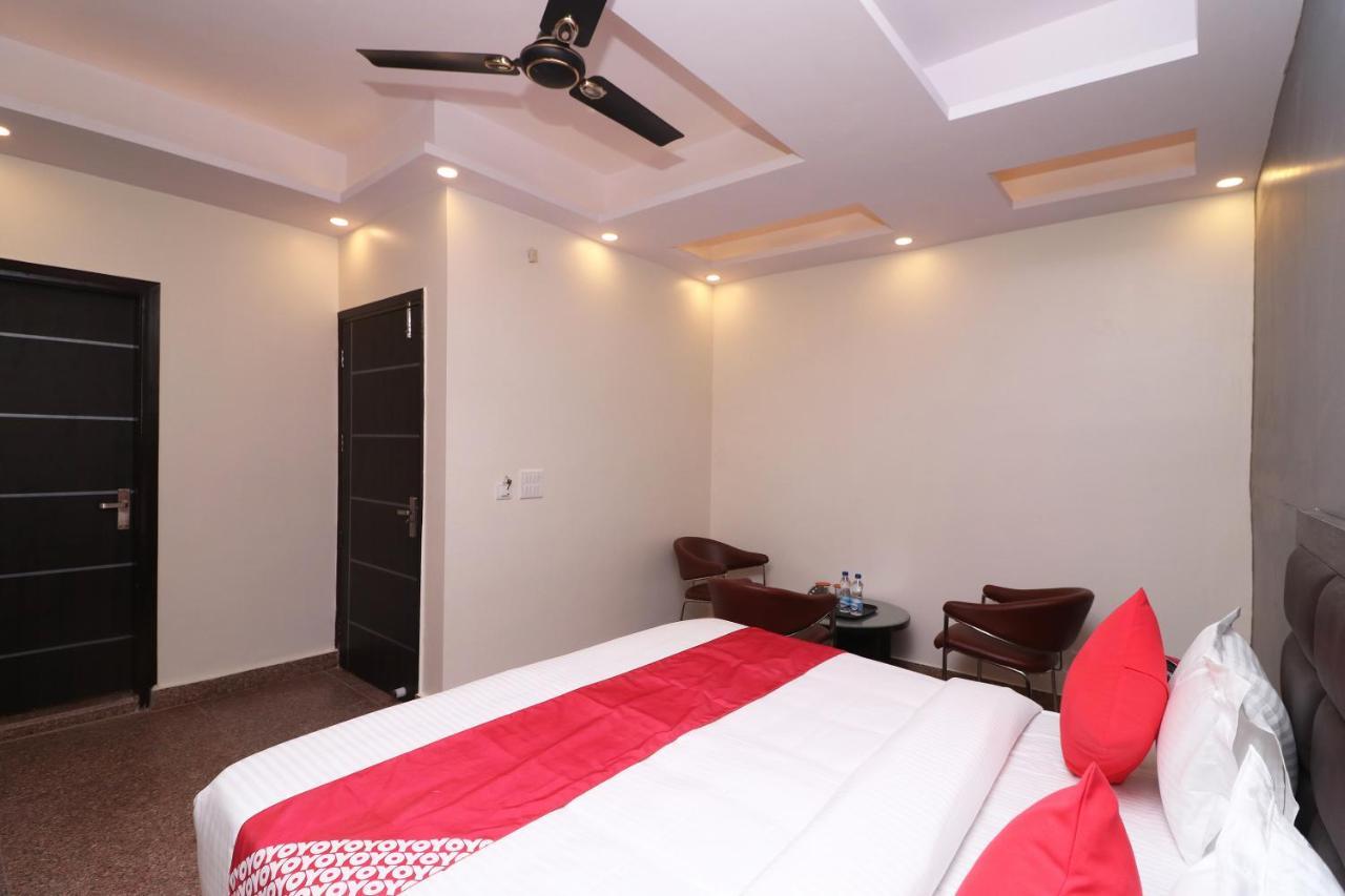 Oyo 36848 Embellish 3* New Delhi