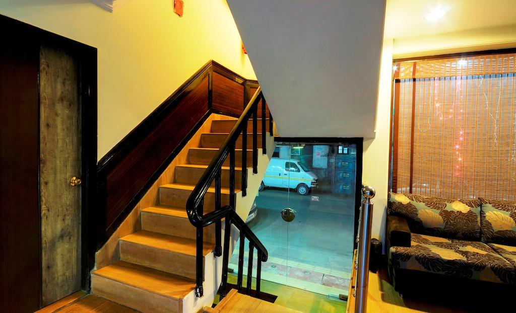 Hotel Capital O 2382 White House Continental Delhi (National Capital Territory of India)
