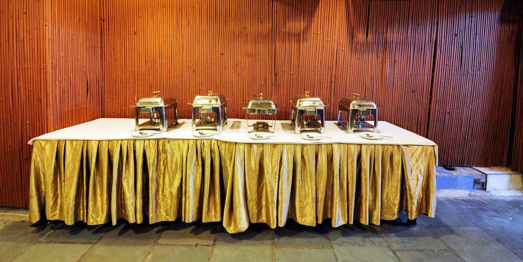Capital O 2382 White House Continental 3* Delhi (National Capital Territory of India)