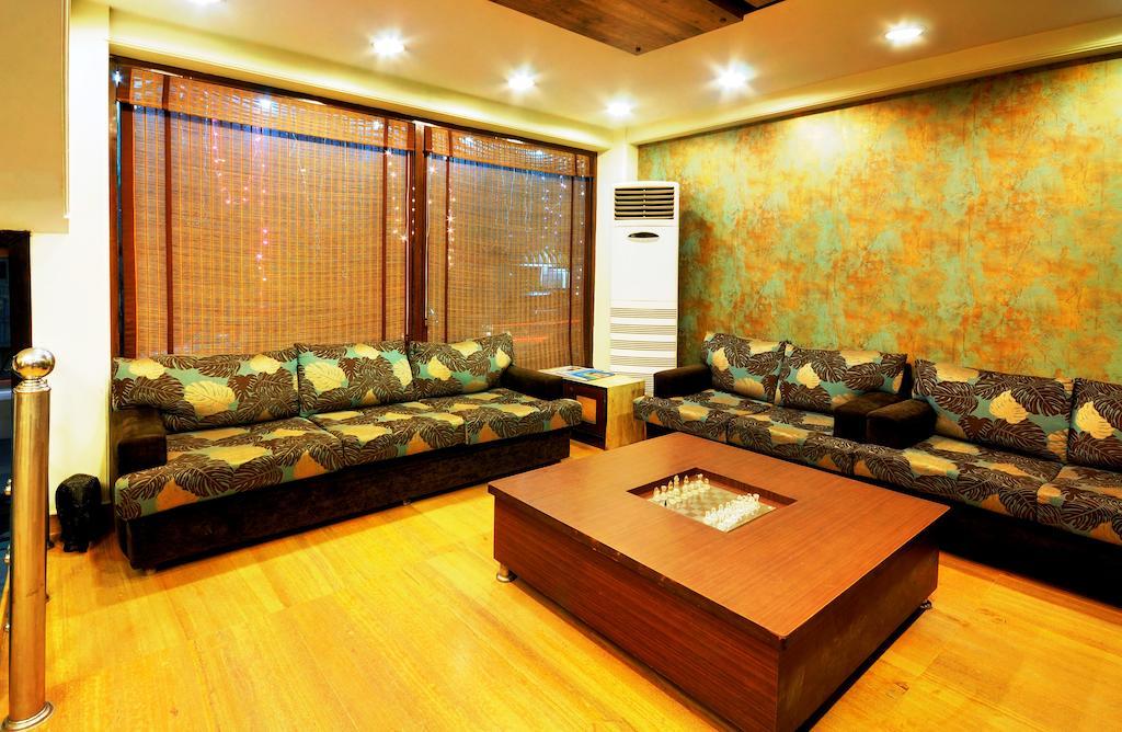 Hotel Capital O 2382 White House Continental