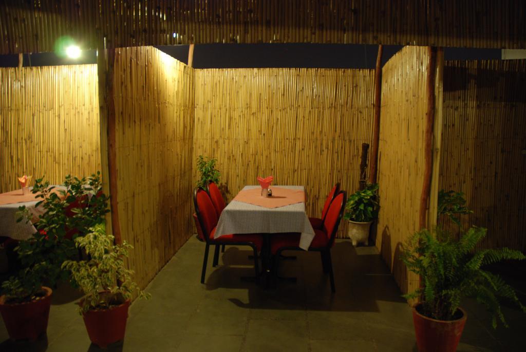 Capital O 2382 White House Continental 3* Delhi (National Capital Territory of India)