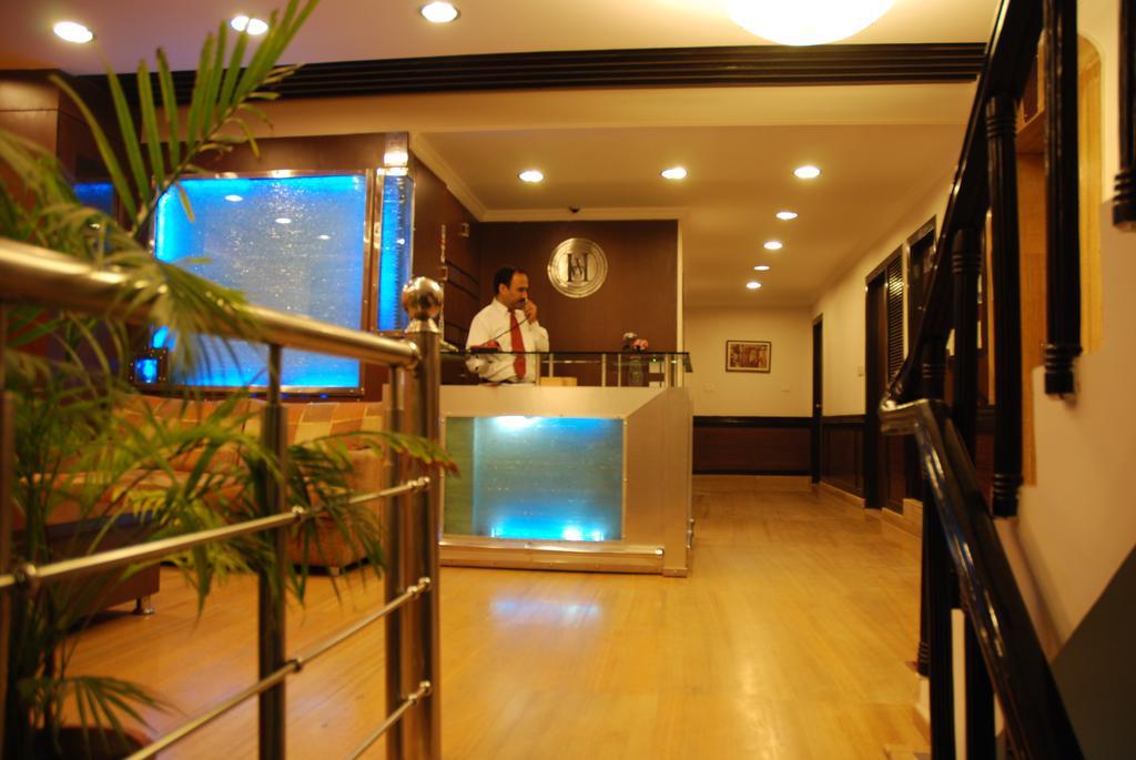 Hotel Capital O 2382 White House Continental